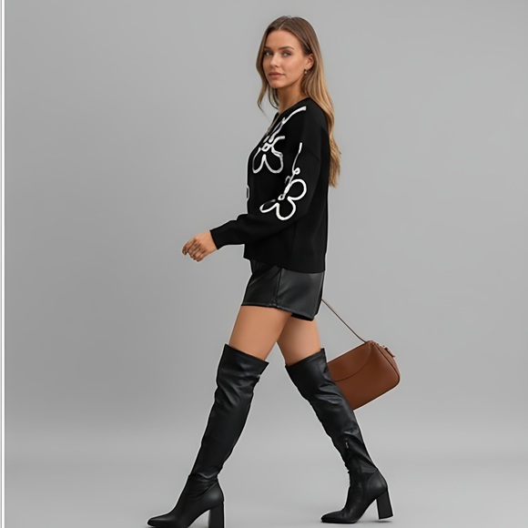 Black/White Floral Pattern Drop Shoulder Sweater - Picture 3 of 9